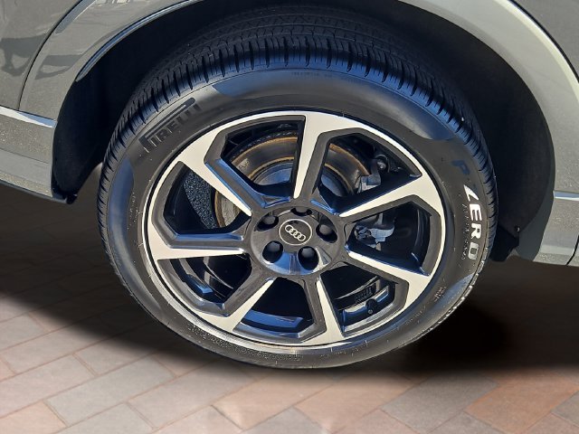 Used 2025 Gray Audi Premium Plus image 4