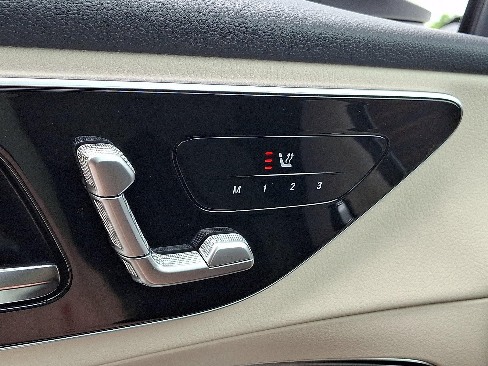 New 2026 Polar White Mercedes-Benz GLC 300 image 21