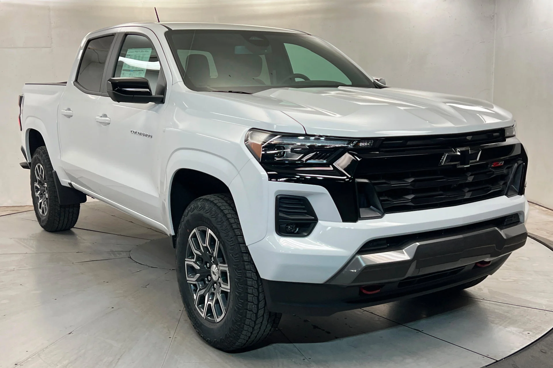 New 2026 Summit White Chevrolet Z71 image 7