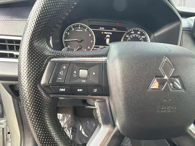 Used 2024 Silver Mitsubishi SE image 33