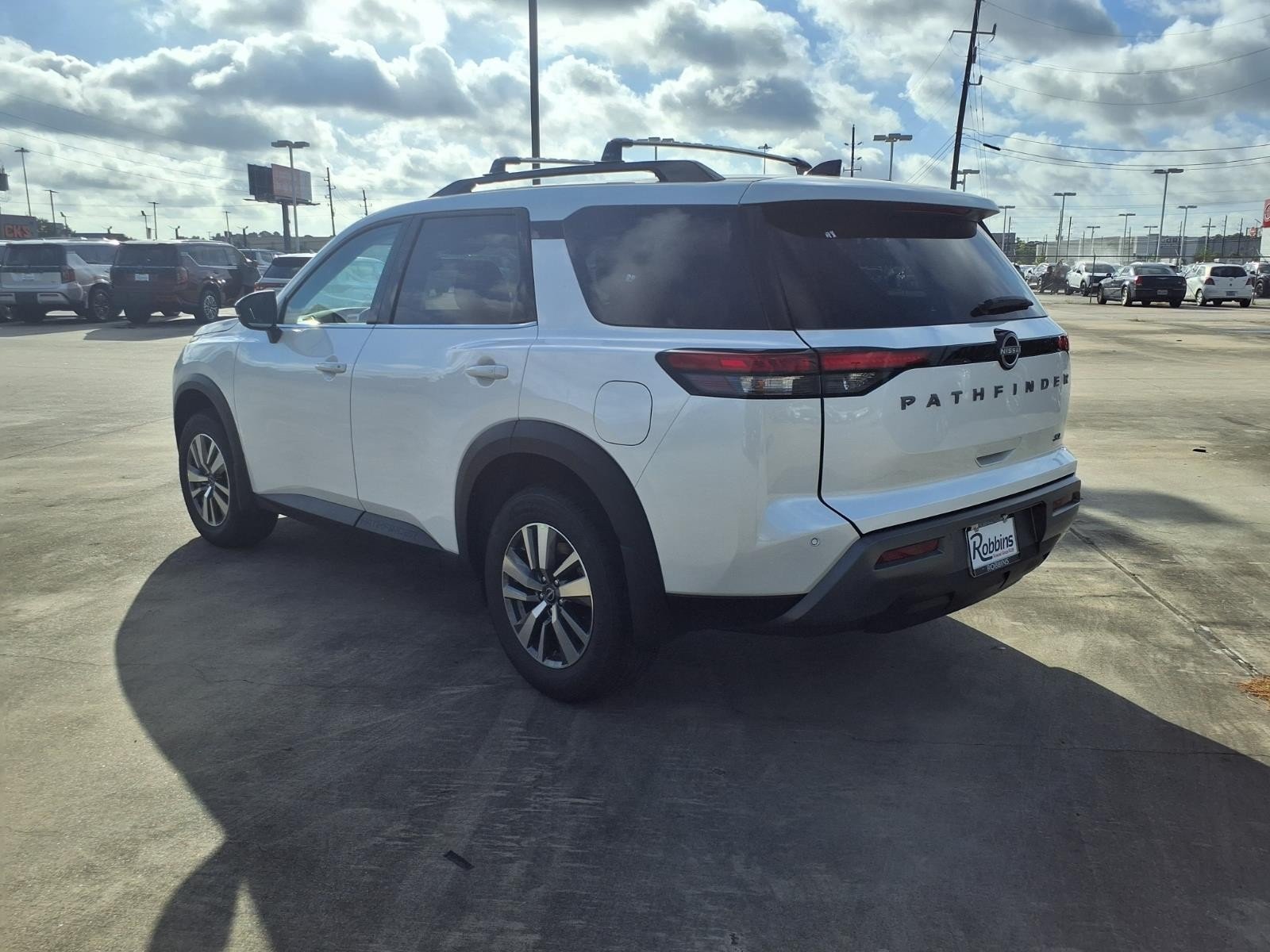 New 2026 Everest White Pearl TriCoat Nissan SL image 2