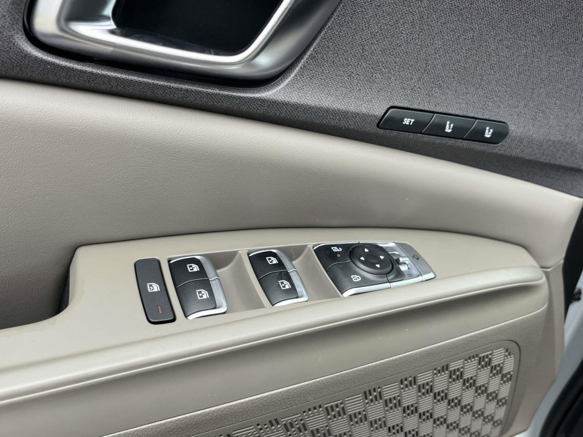 New 2026 Ivory Silver Kia EX image 26
