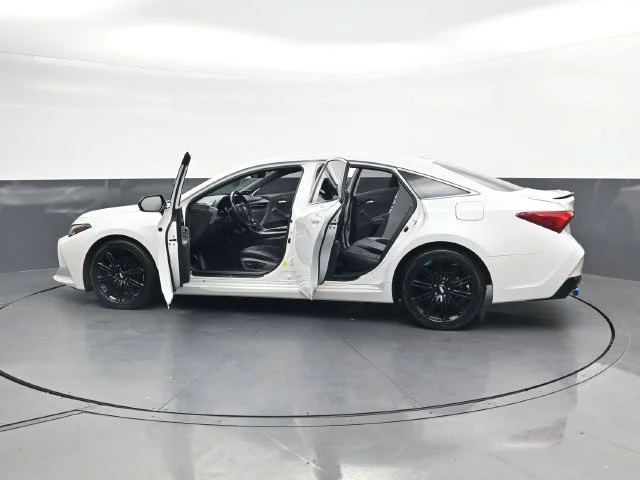 Used 2019 Pearl Toyota Touring image 42
