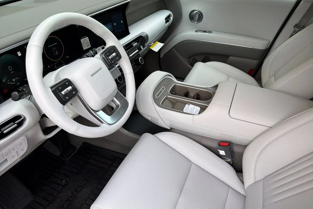 New 2026 Silver Hyundai SEL Premium image 7