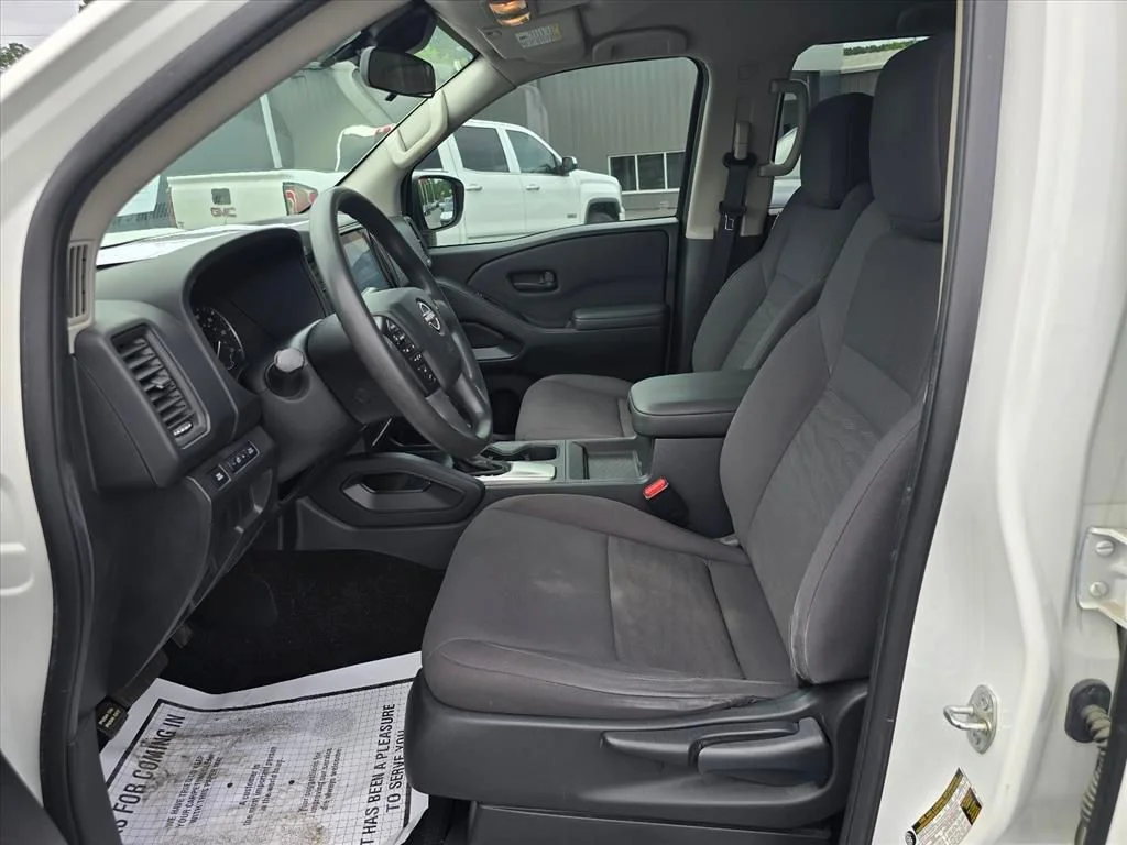 Used 2022 White Nissan S image 11
