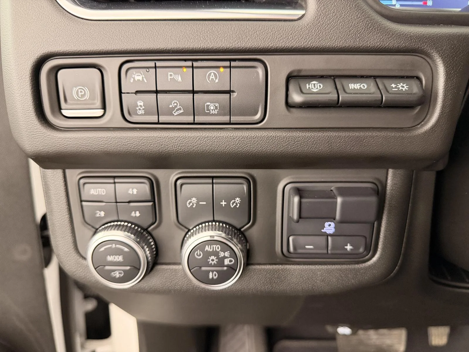 Used 2023 White Frost Tricoat GMC AT4 image 31