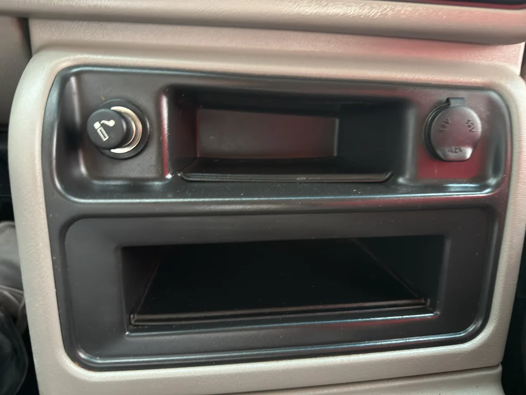 Used 2005 Maroon GMC SLT image 21