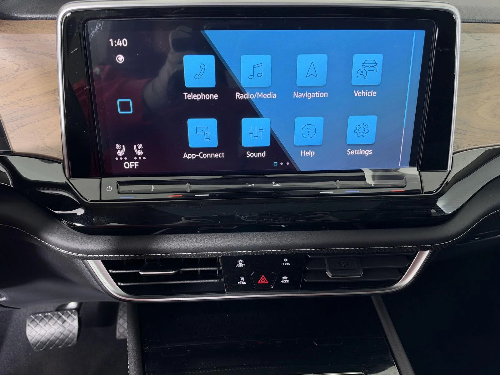 New 2026 Pure Gray Volkswagen 2.0T SE w/Technology image 30