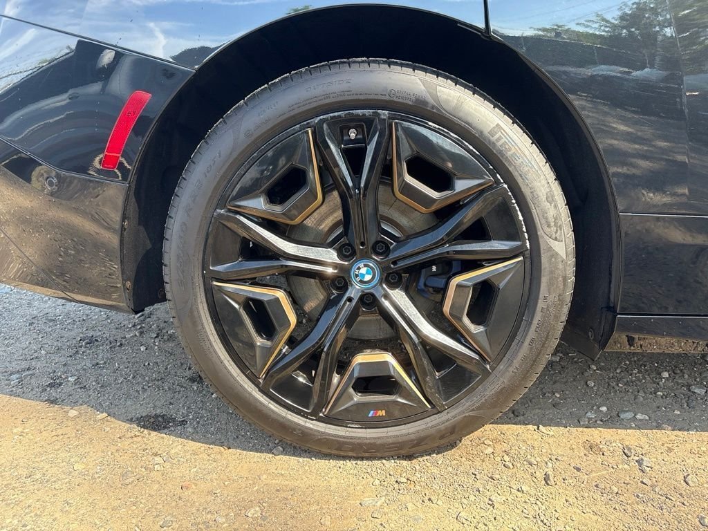 Used 2023 Black BMW M60 image 19