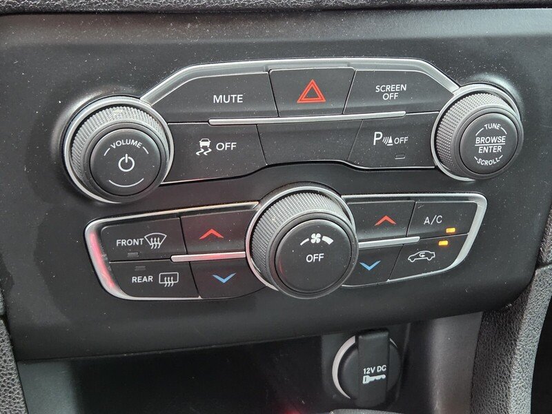 Used 2022 Orange Dodge SXT image 32