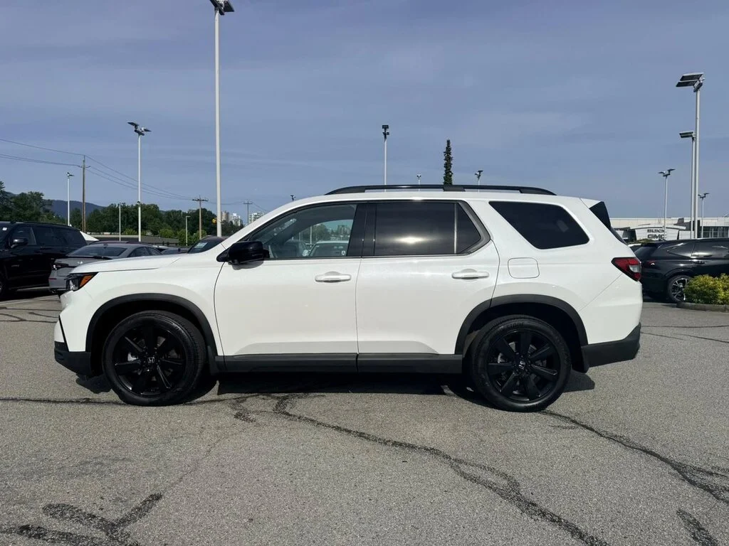 Certified Used 2024  Honda Black Edition AWD Certified Pre-Owned   One Owner image 3