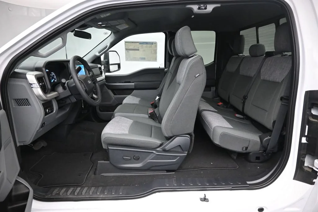 New 2026 Oxford White Ford XLT image 12