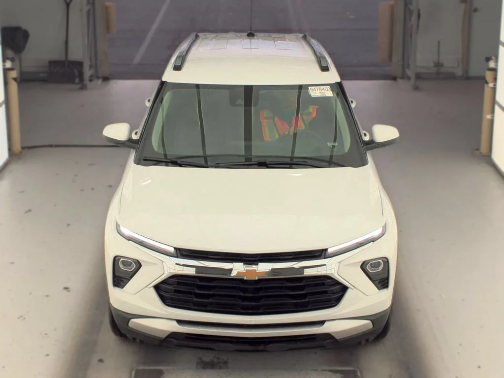 Used 2025 White Chevrolet LT image 3