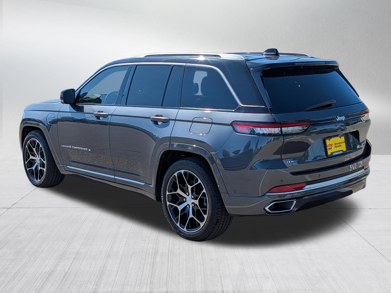 Used 2023 Baltic Gray Metallic Clearcoat Jeep Summit Reserve image 5