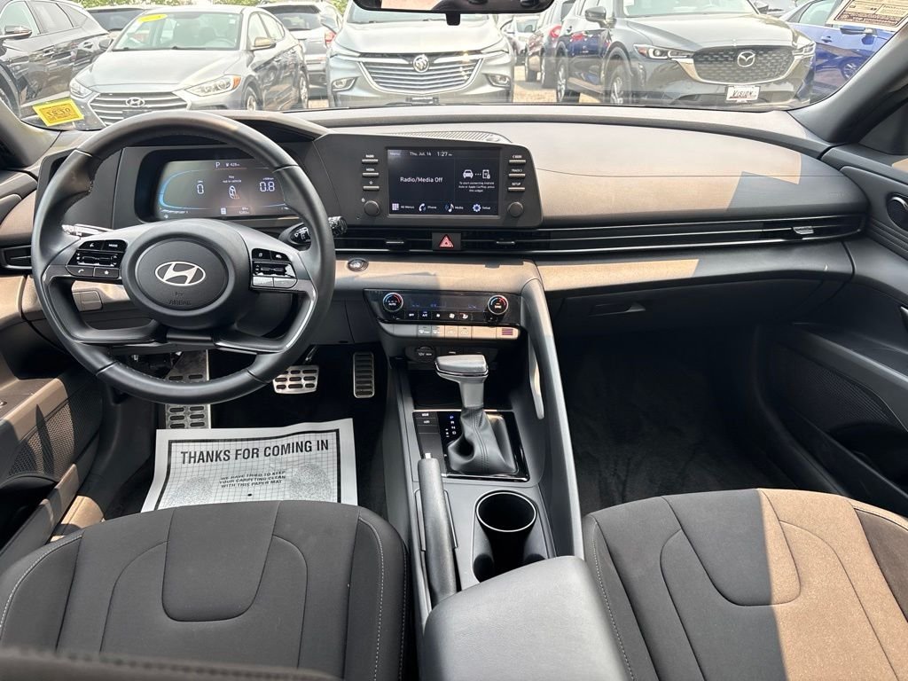 Used 2025 White Hyundai SEL Sport image 16
