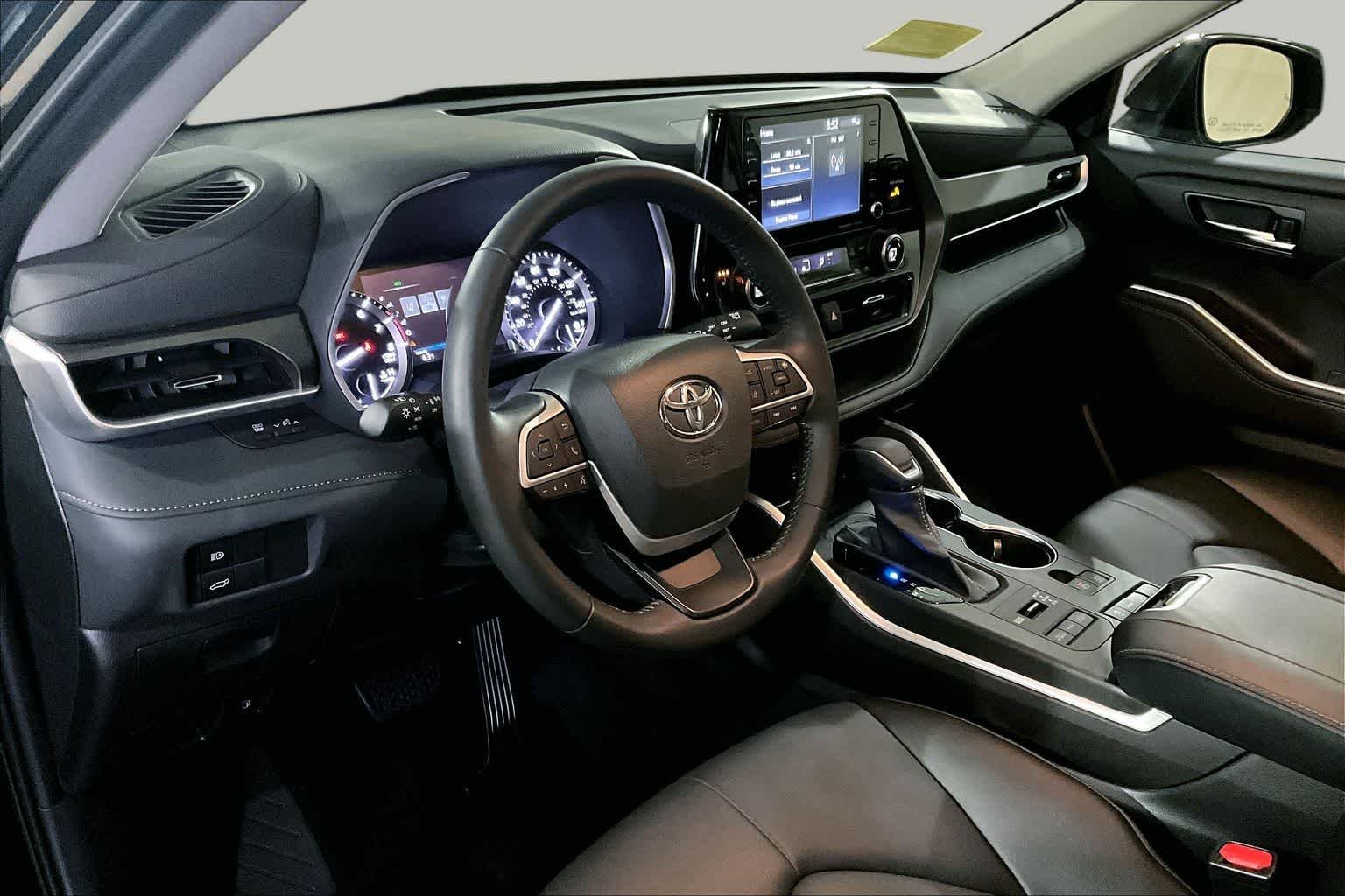 Used 2022 Midnight Black Metallic Toyota XLE image 32