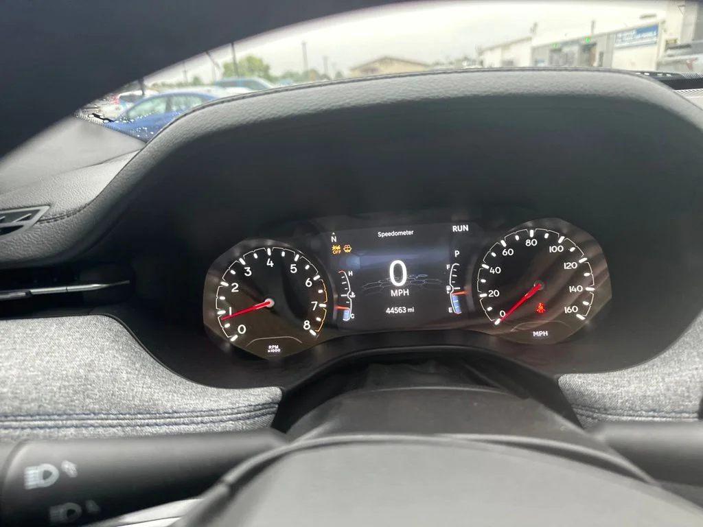Used 2023 White Jeep Latitude image 11