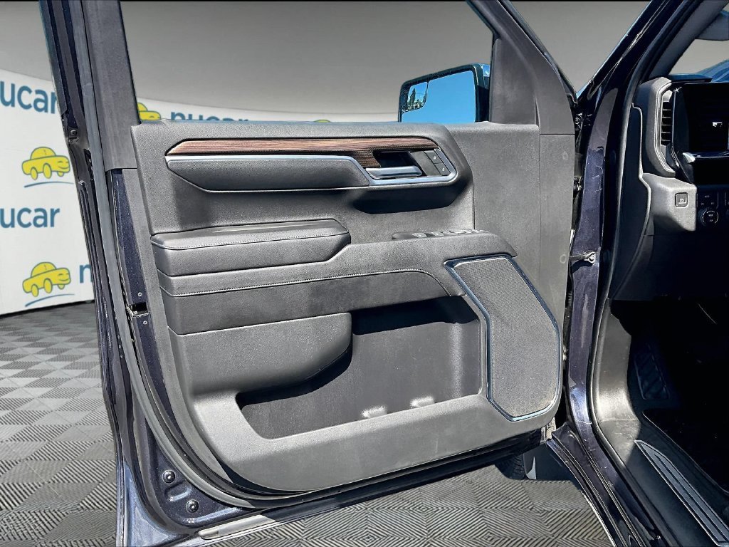 Used 2023 Gray Chevrolet LT image 9