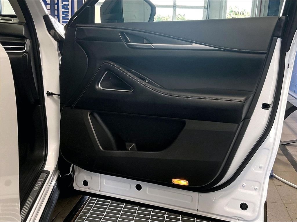 Used 2026 White INFINITI LUXE image 12