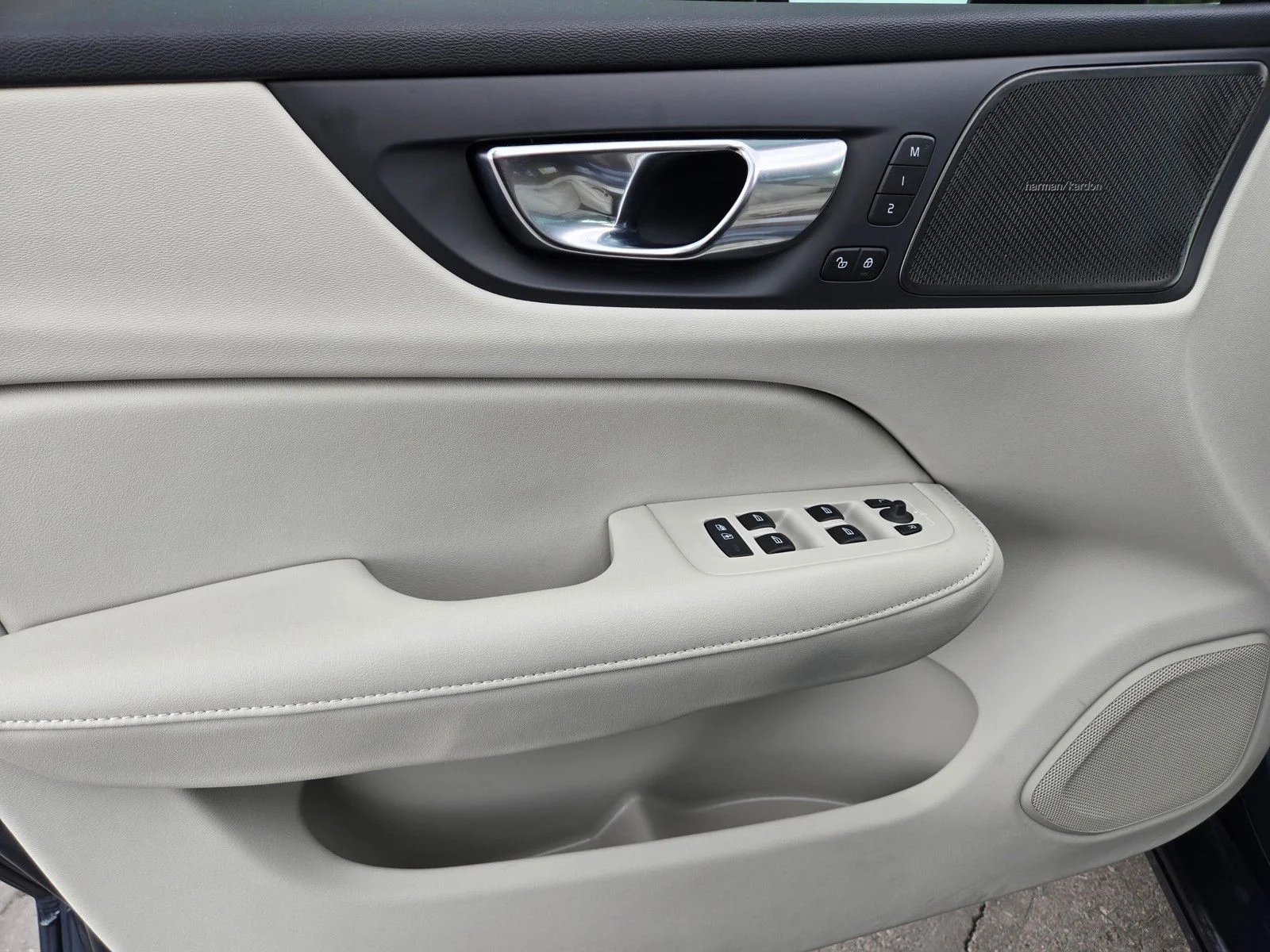 Certified Used 2025 Blue Volvo T8 Plus image 14
