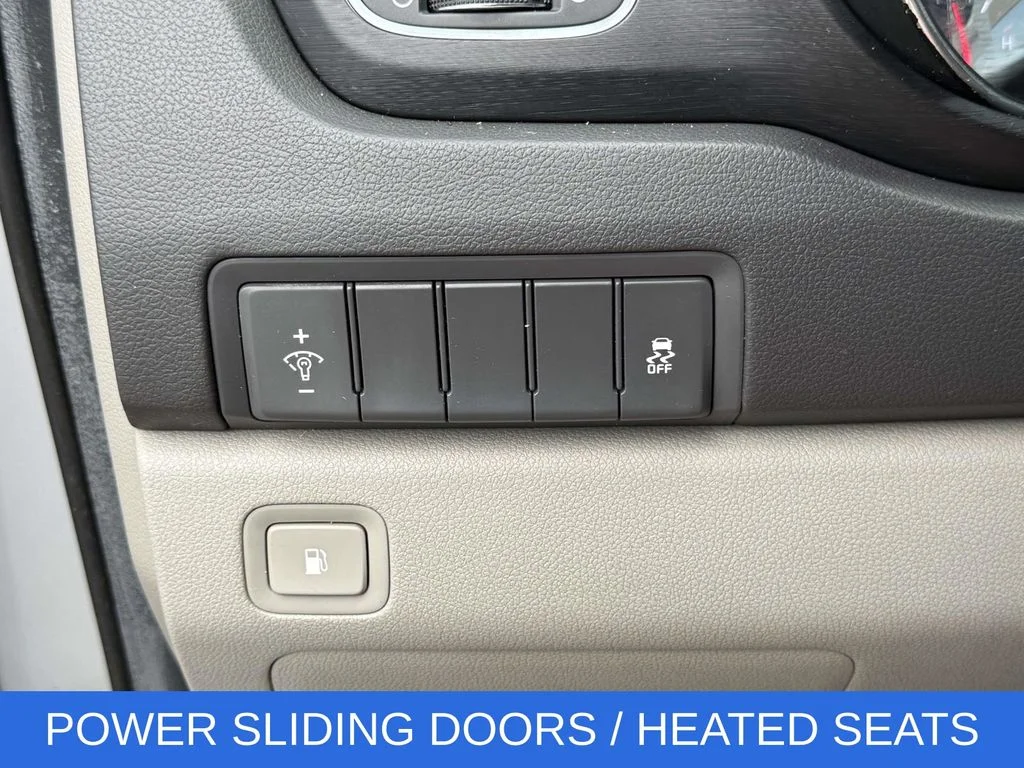 Used 2016 Silver Kia LX image 29