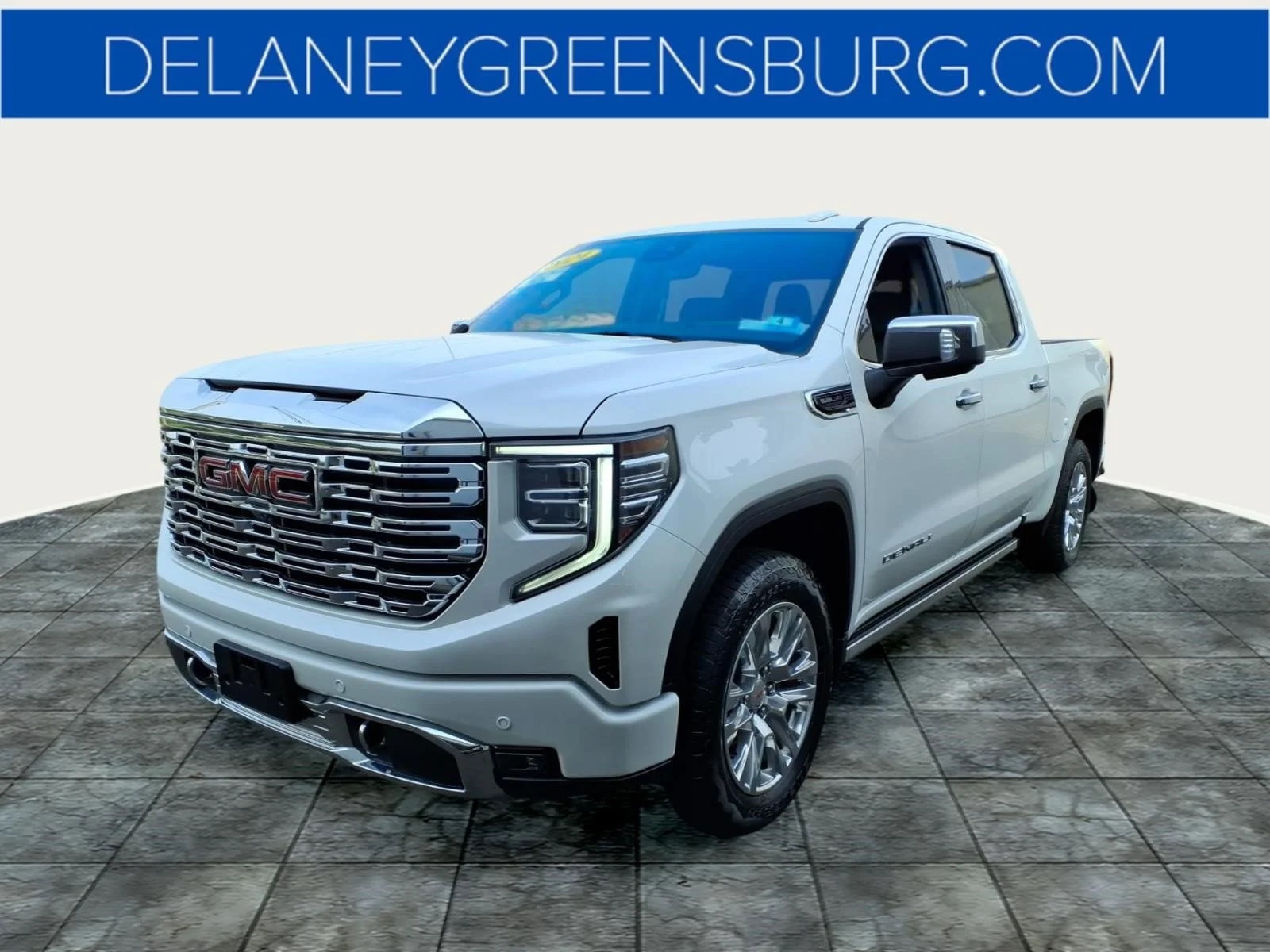 Used 2024 White Frost Tricoat G1w GMC Denali image 7