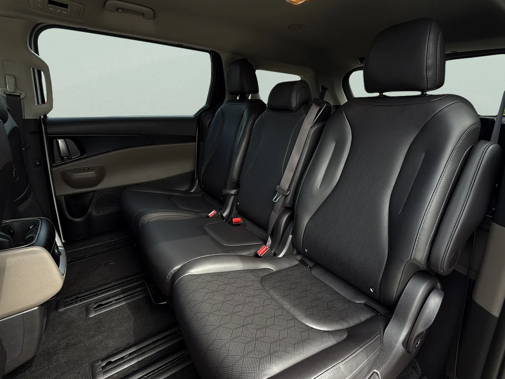 Certified Used 2026 Snow White Pearl Kia LXS image 27