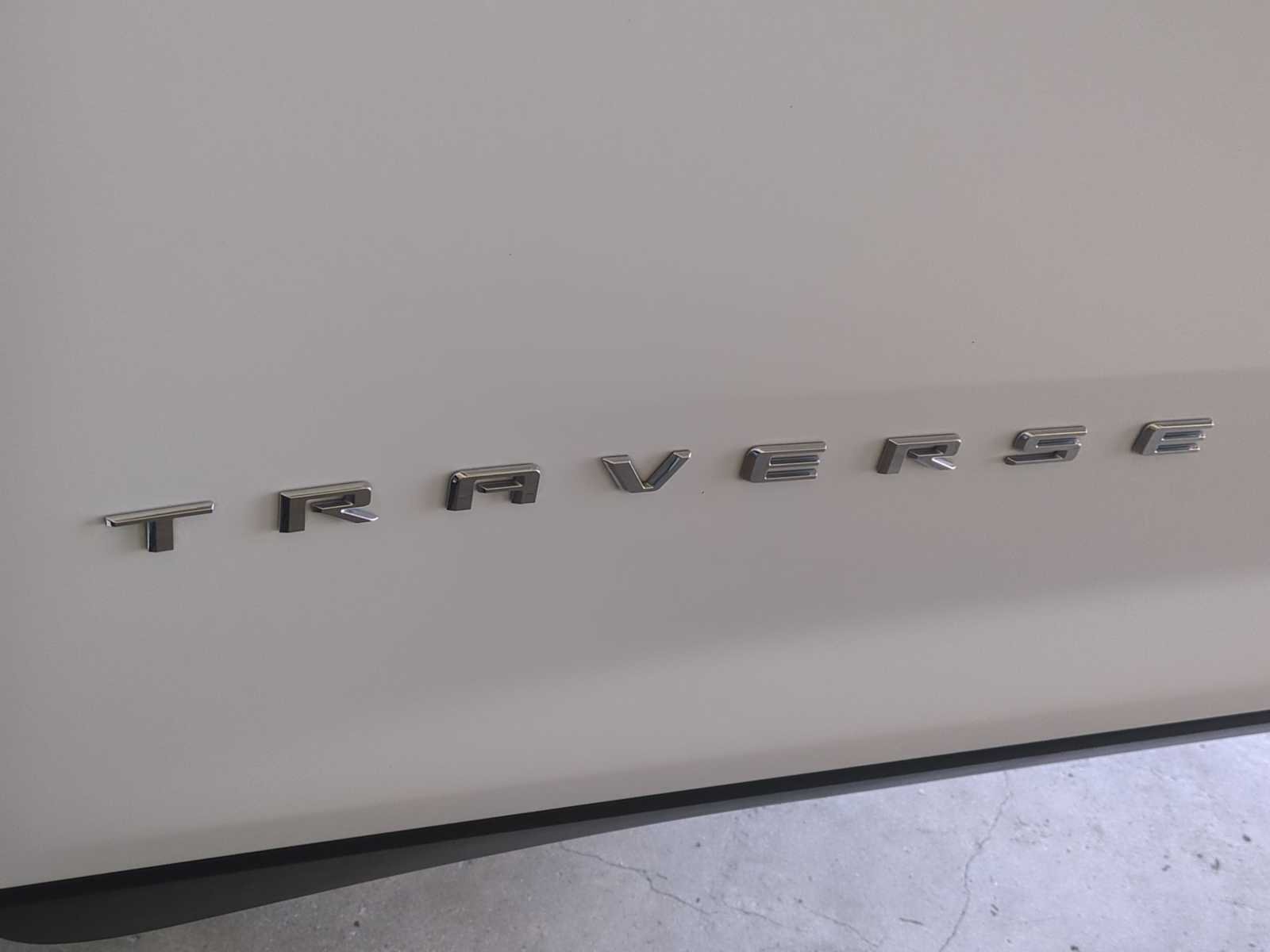 Used 2025 Summit White Chevrolet LT image 9
