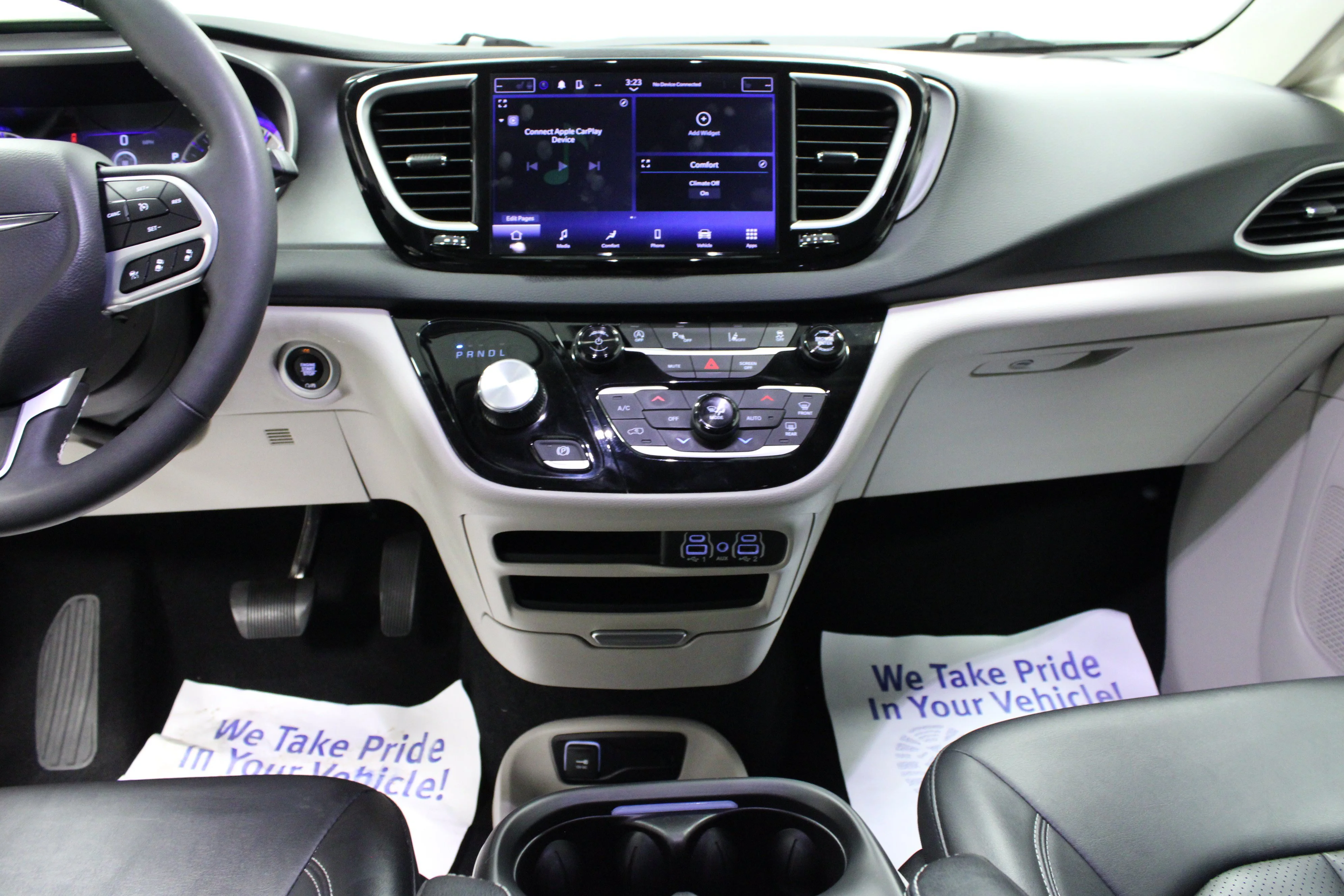 Used 2024 Bright White Clearcoat Chrysler Touring L image 19