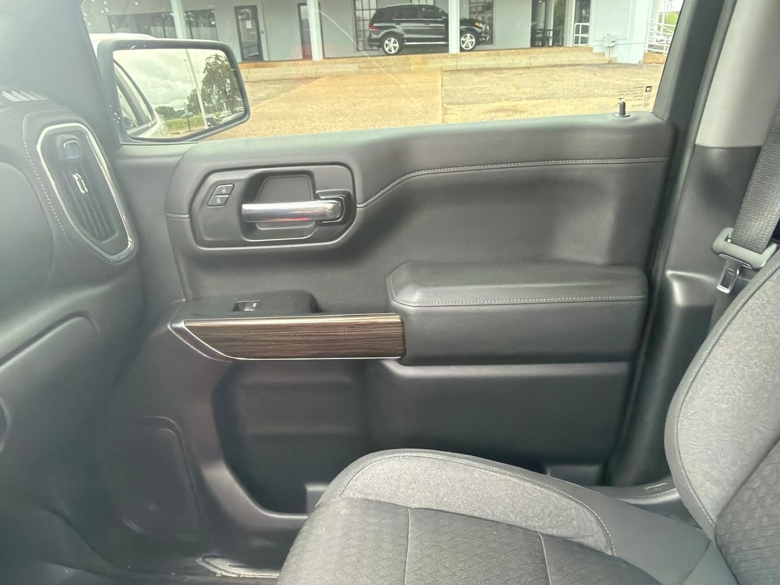 Used 2020 White Chevrolet LT image 17