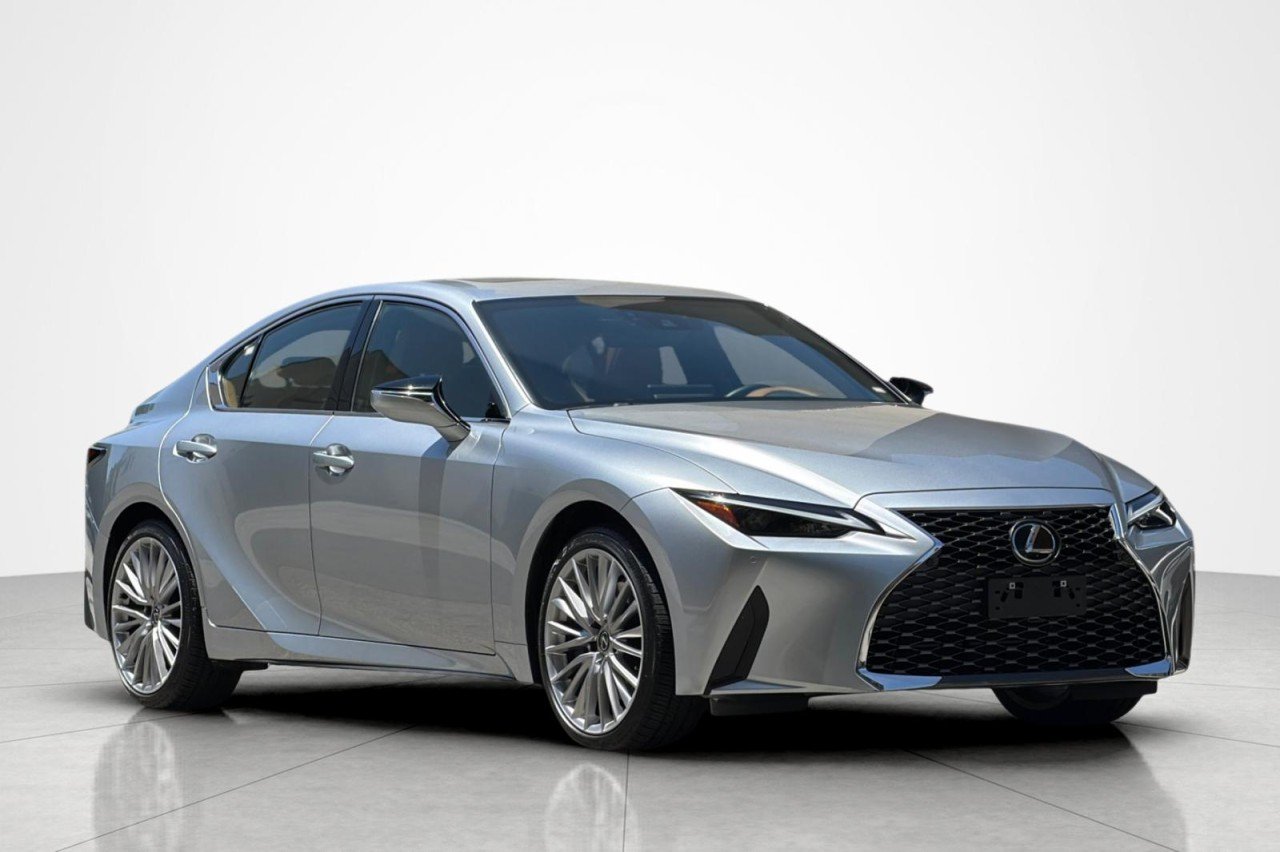 Used 2024  Lexus IS 300 image 7
