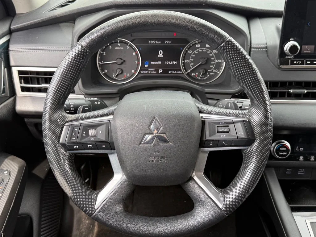Used 2022  Mitsubishi ES image 14