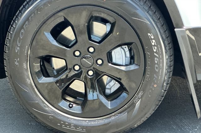New 2026 Fuji White Land Rover X-Dynamic SE image 24