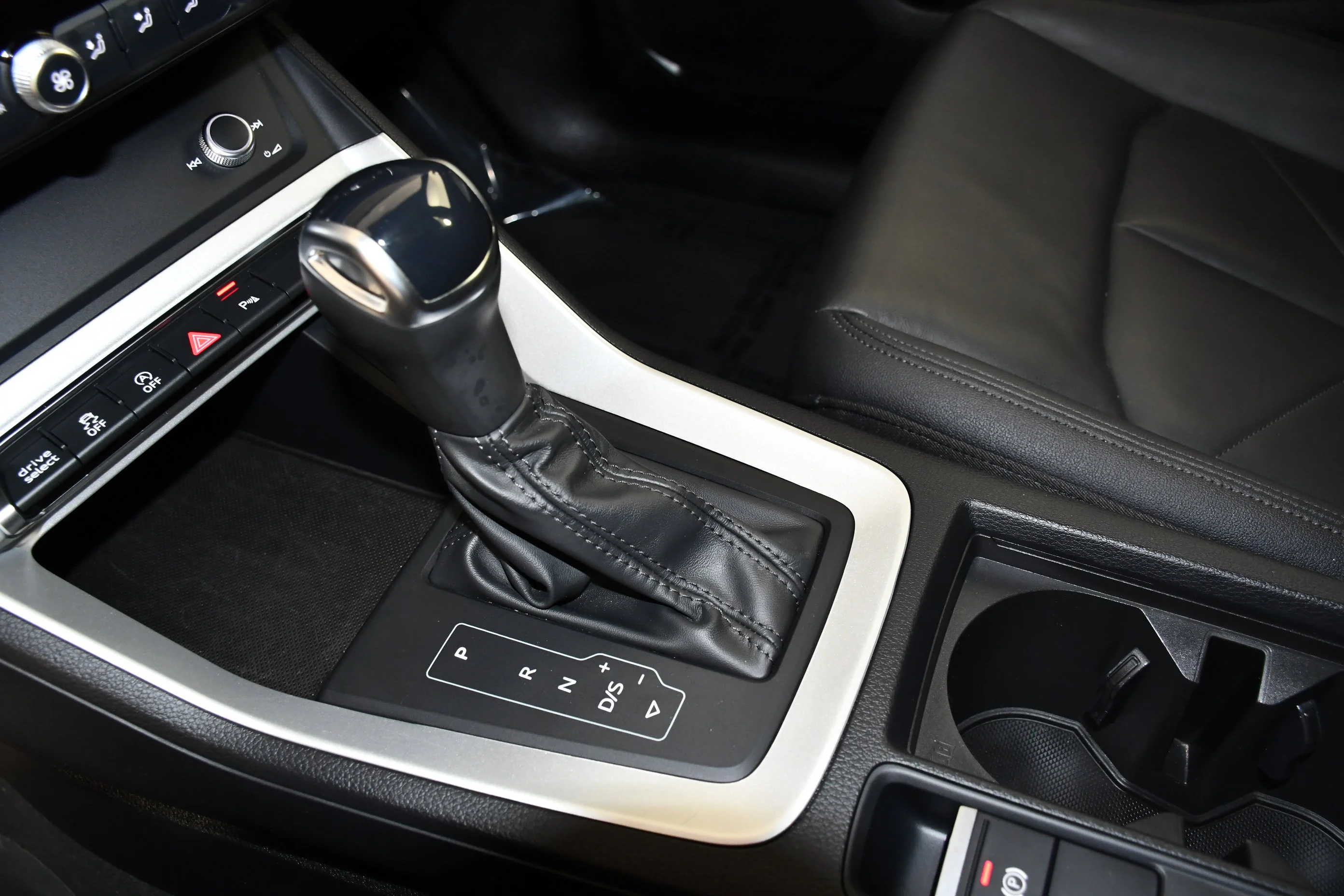 Used 2025 Red Audi S line Premium image 32