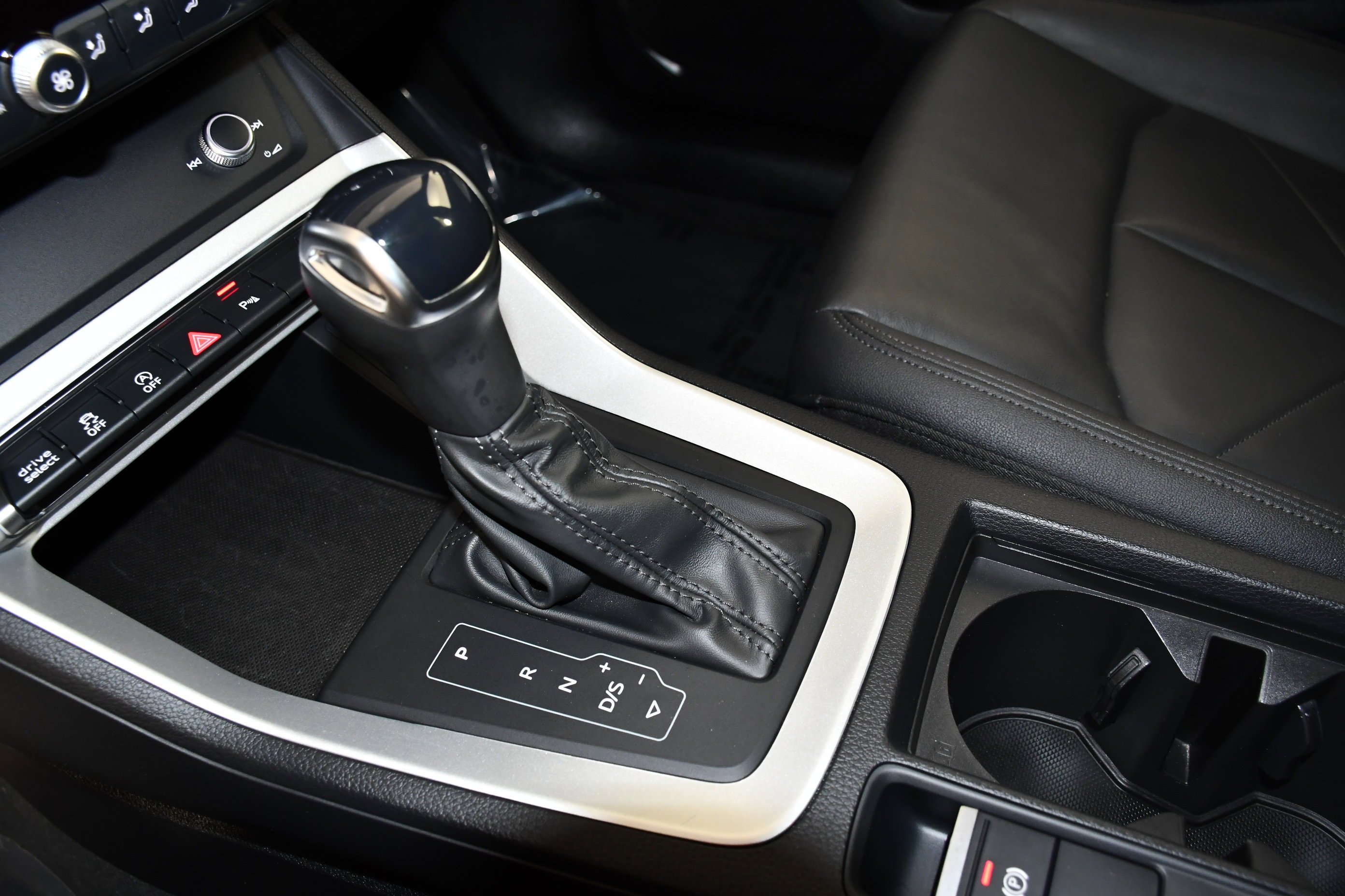 Used 2025 Red Audi S line Premium image 32