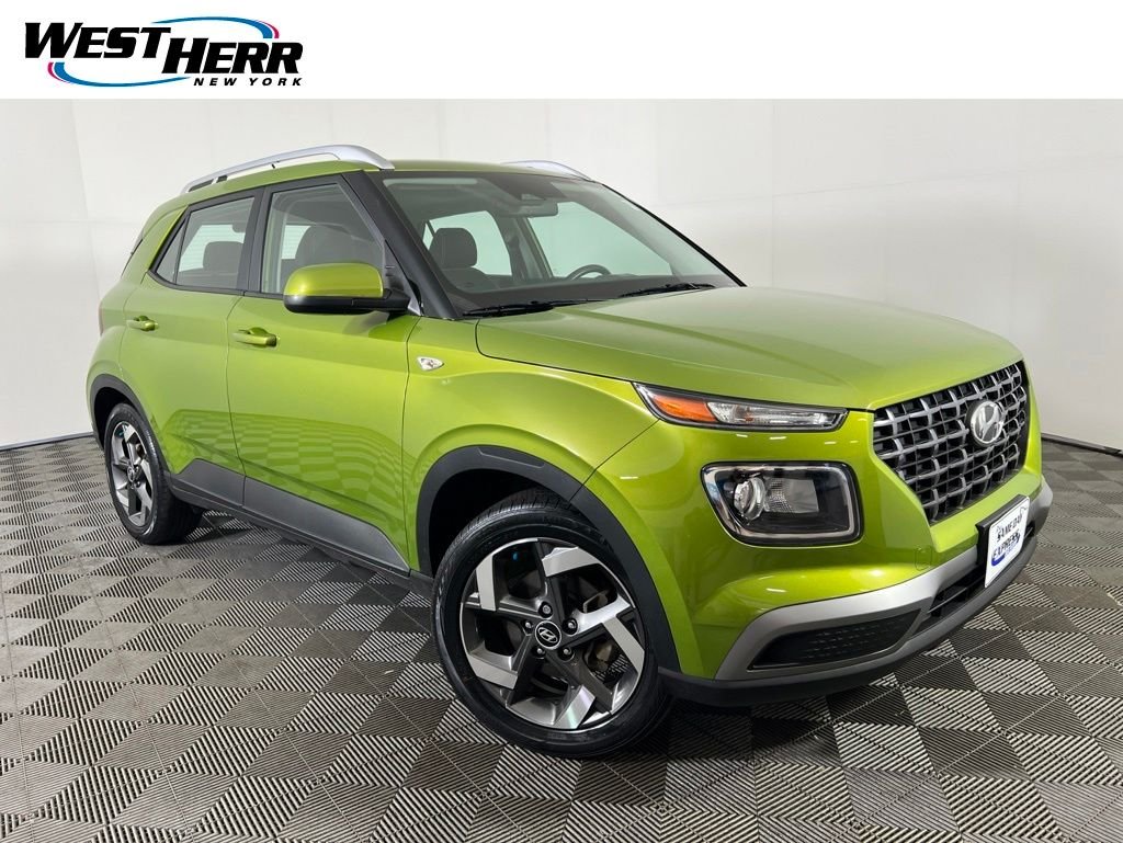 Used 2023 Green Hyundai SEL image 1