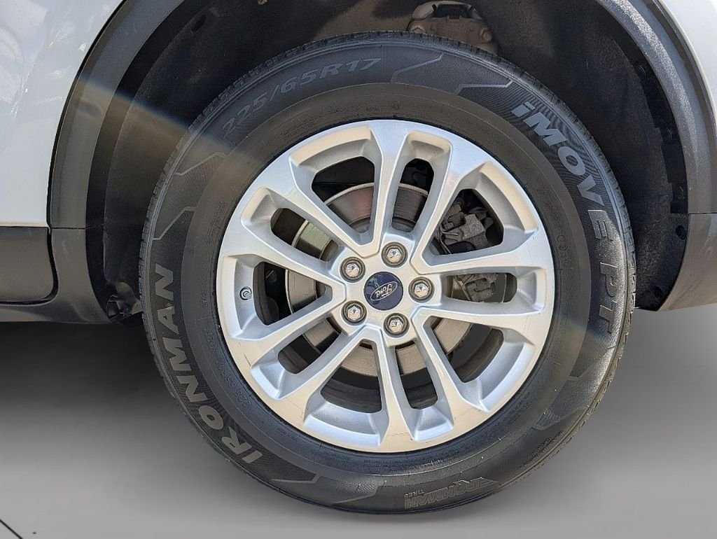 Used 2020 Oxford White Ford SE image 16