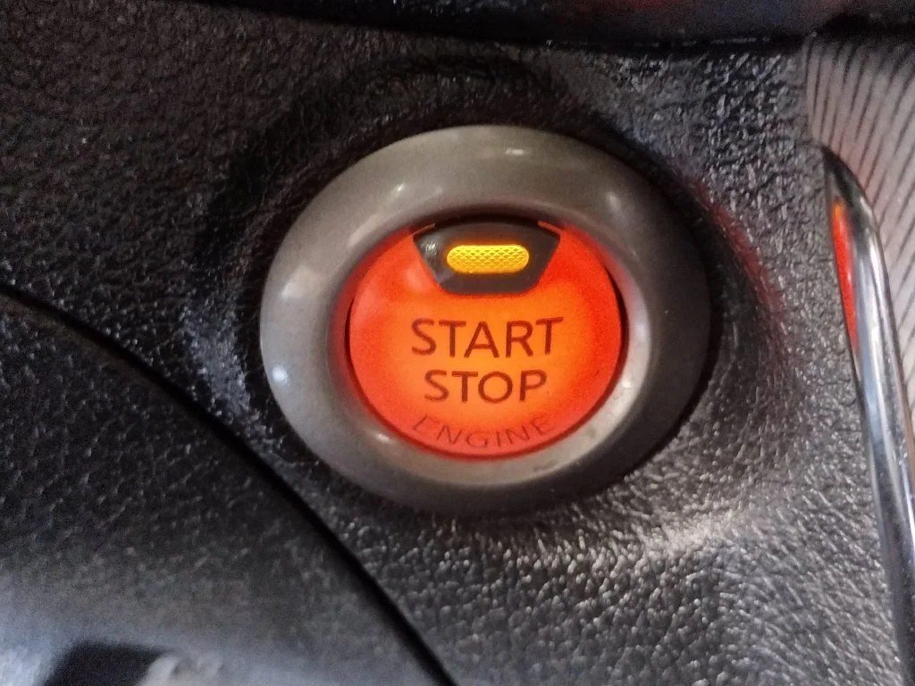 Used 2014 Red Nissan SR image 33