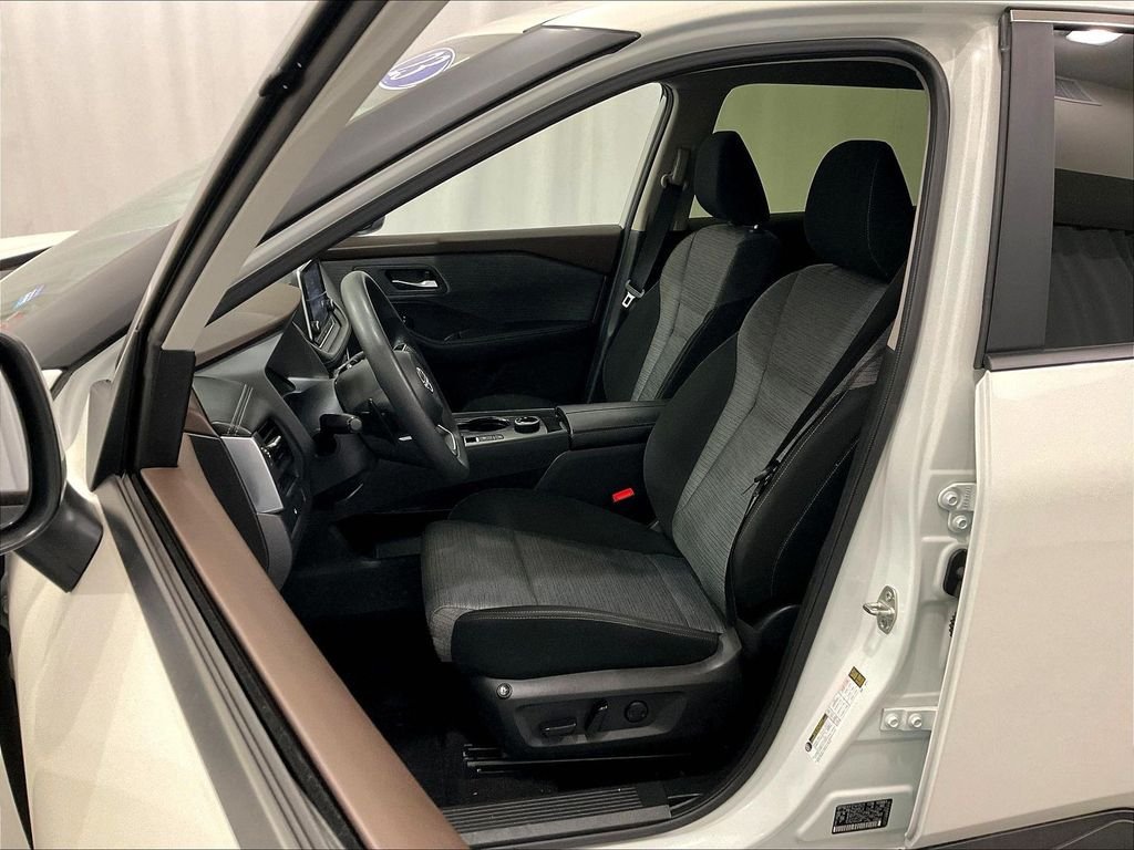Used 2023 White Nissan SV image 10