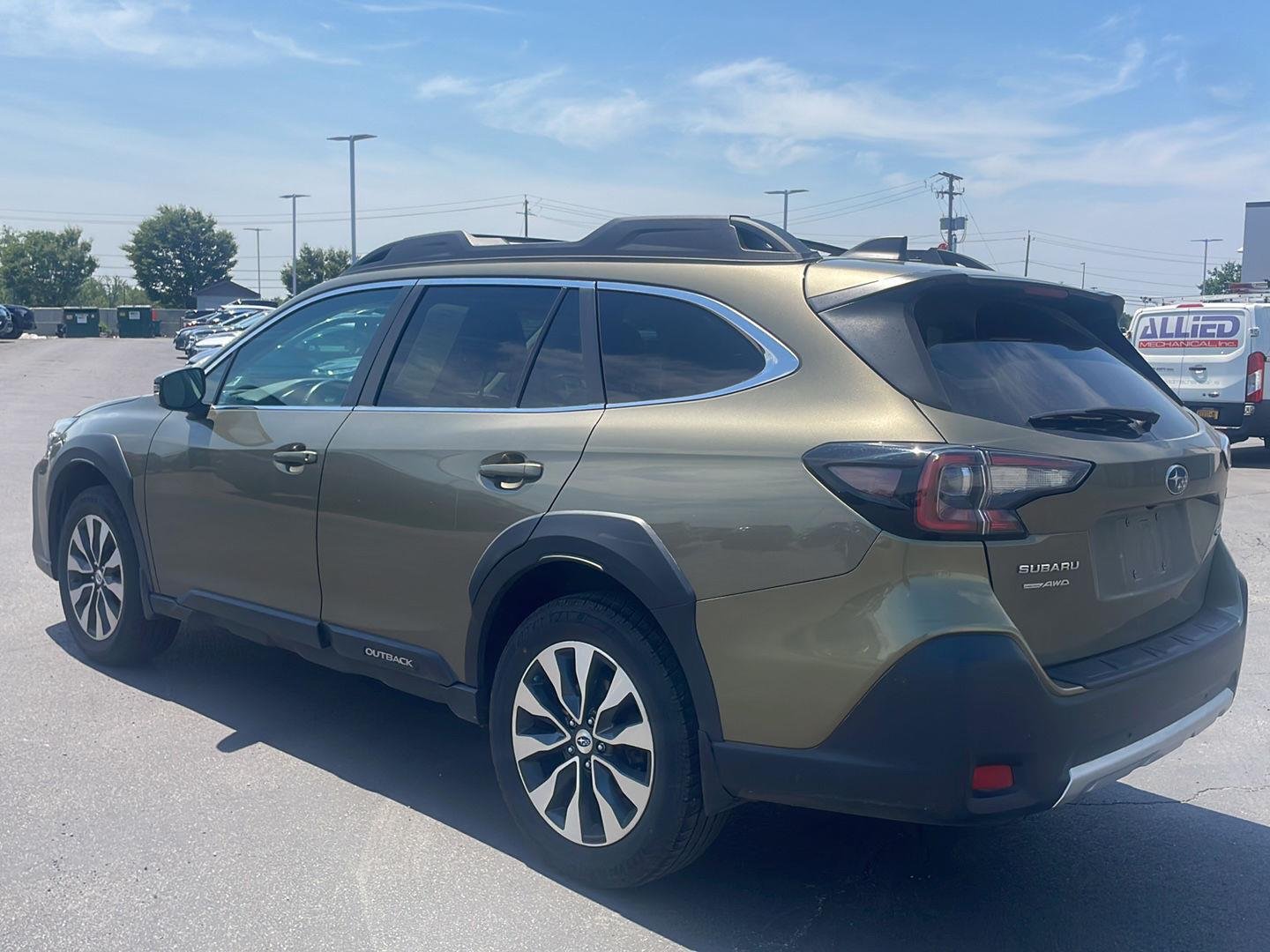 Used 2023 Autumn Green Metallic Subaru Limited image 13