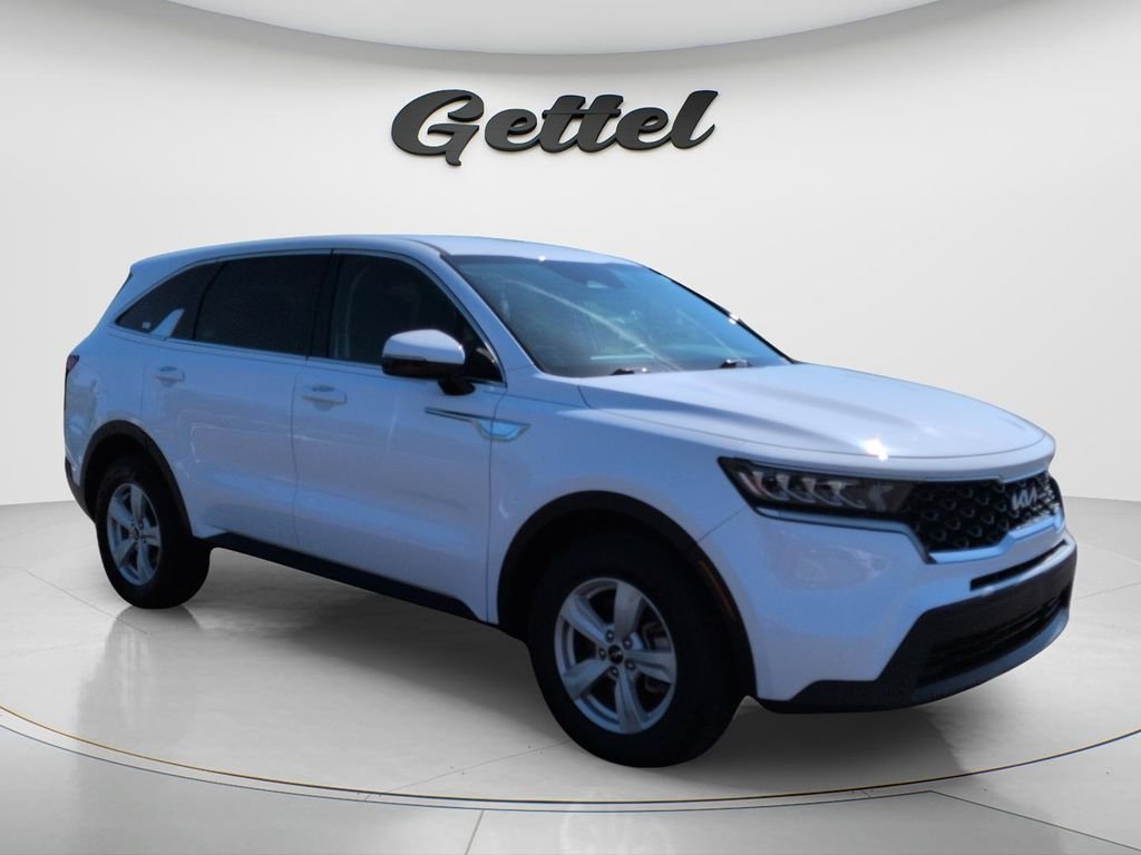 Used 2022 White Kia LX image 3