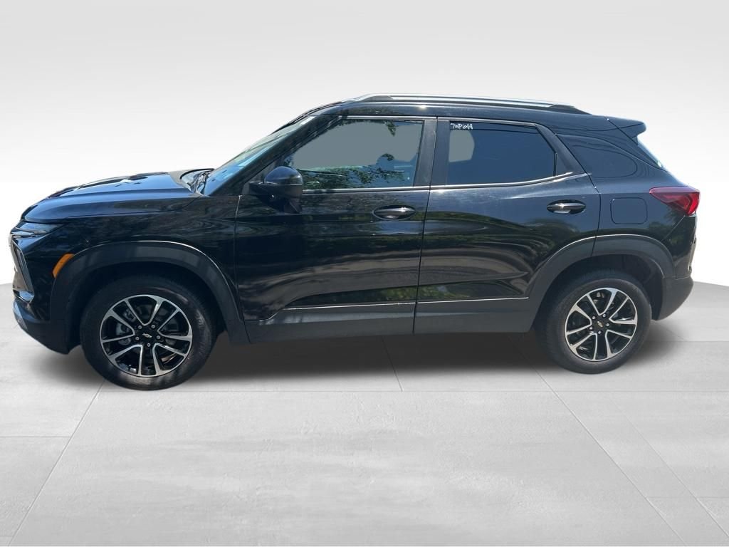 Used 2025 Black Chevrolet LT image 4
