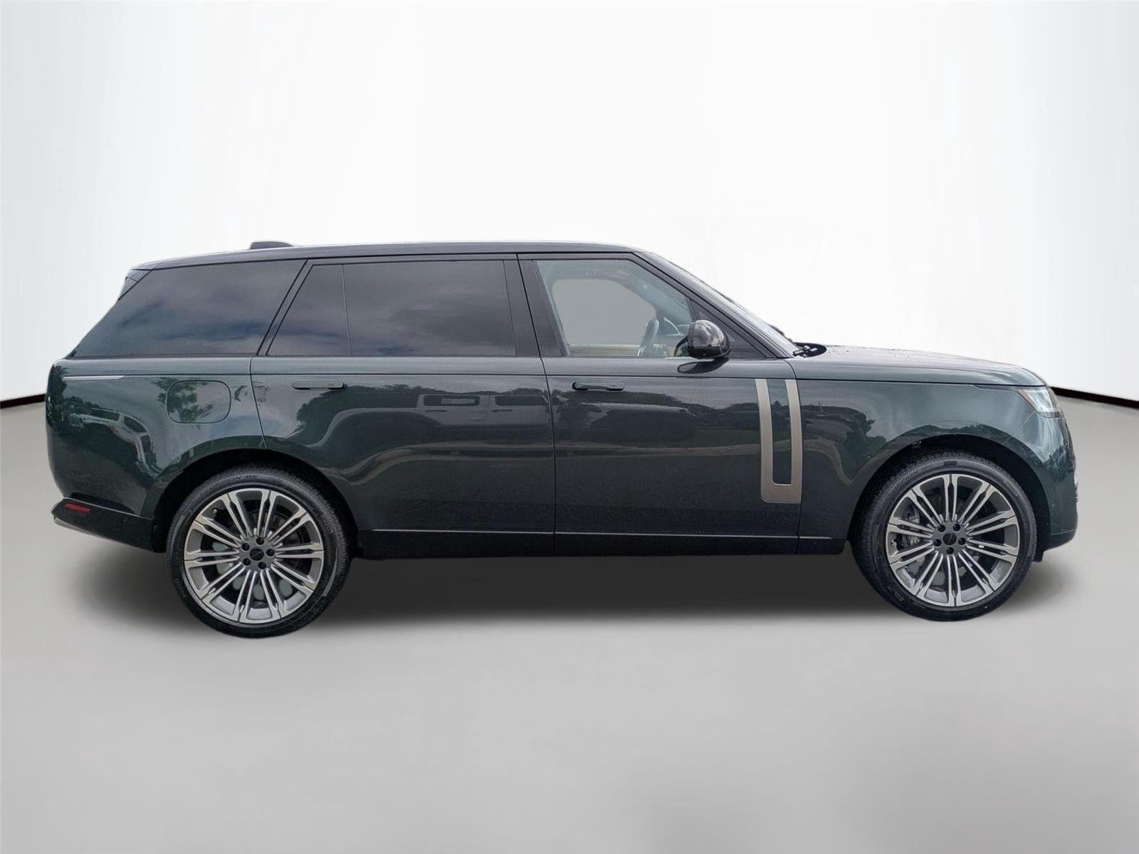 New 2026 Belgravia Green Land Rover SE image 4