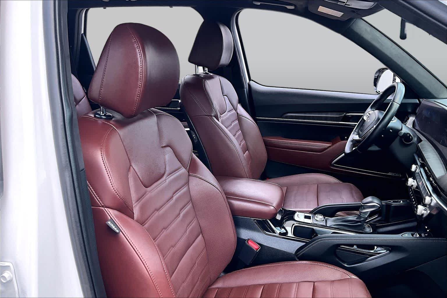 Certified Used 2024 Glacial White Pearl Kia SX Prestige image 9