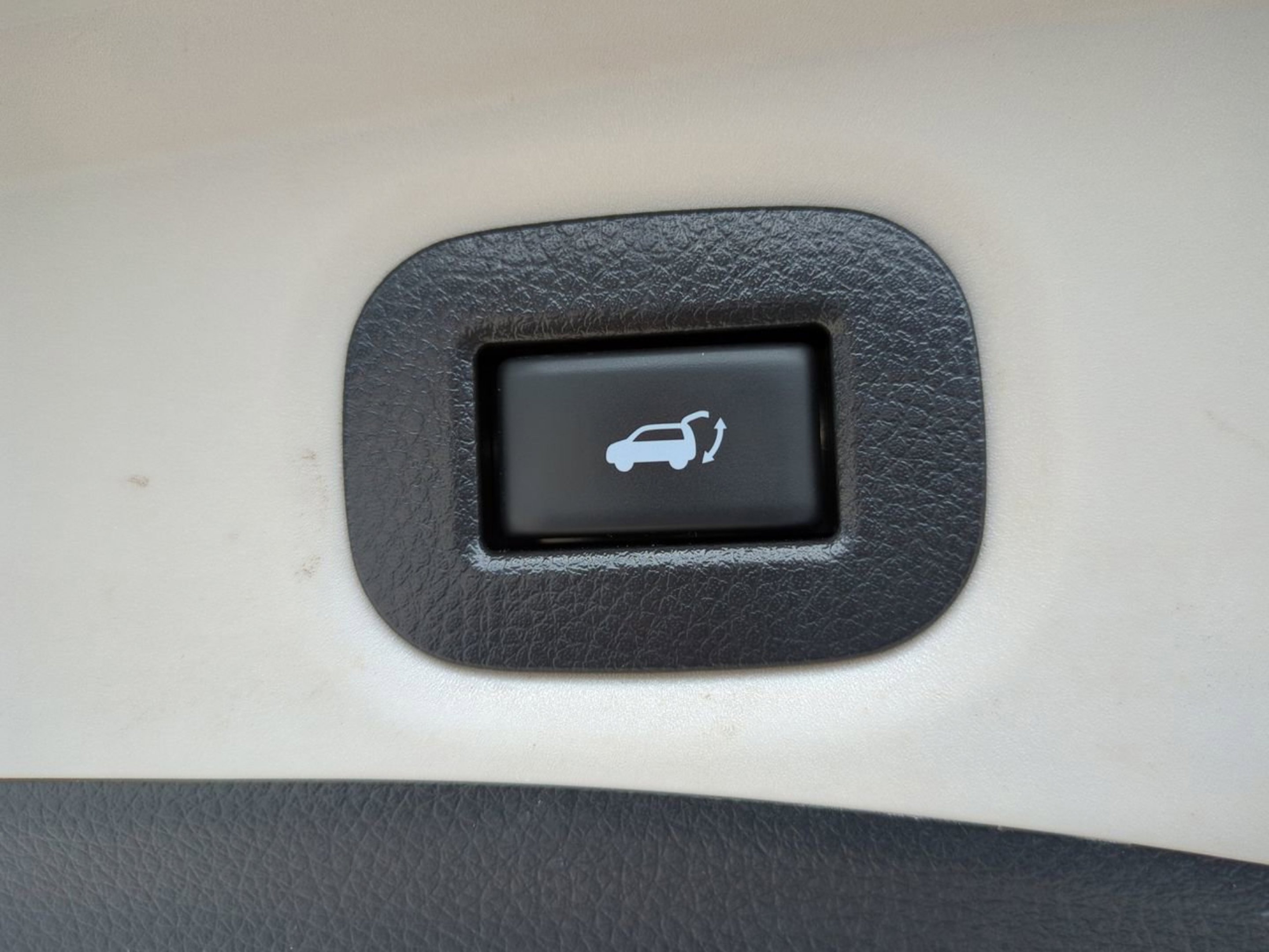 Used 2020 Caspian Blue Metallic Nissan SV image 15