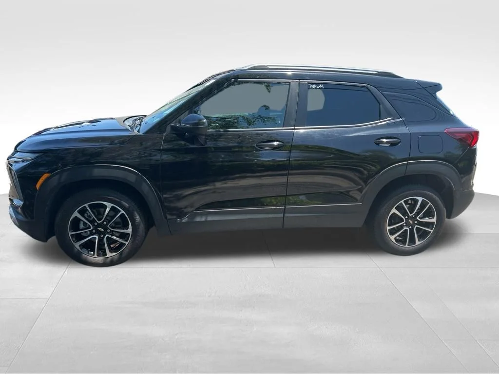 Used 2025 Black Chevrolet LT image 4