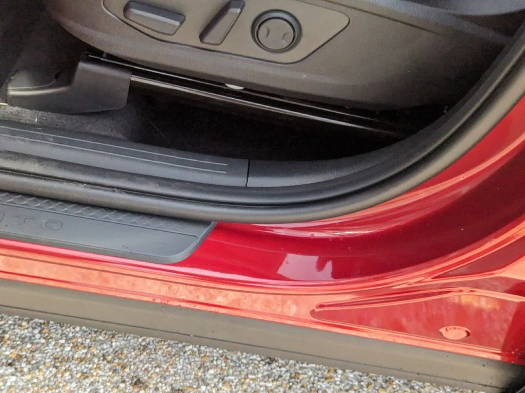 New 2023 RED Kia S FWD image 11