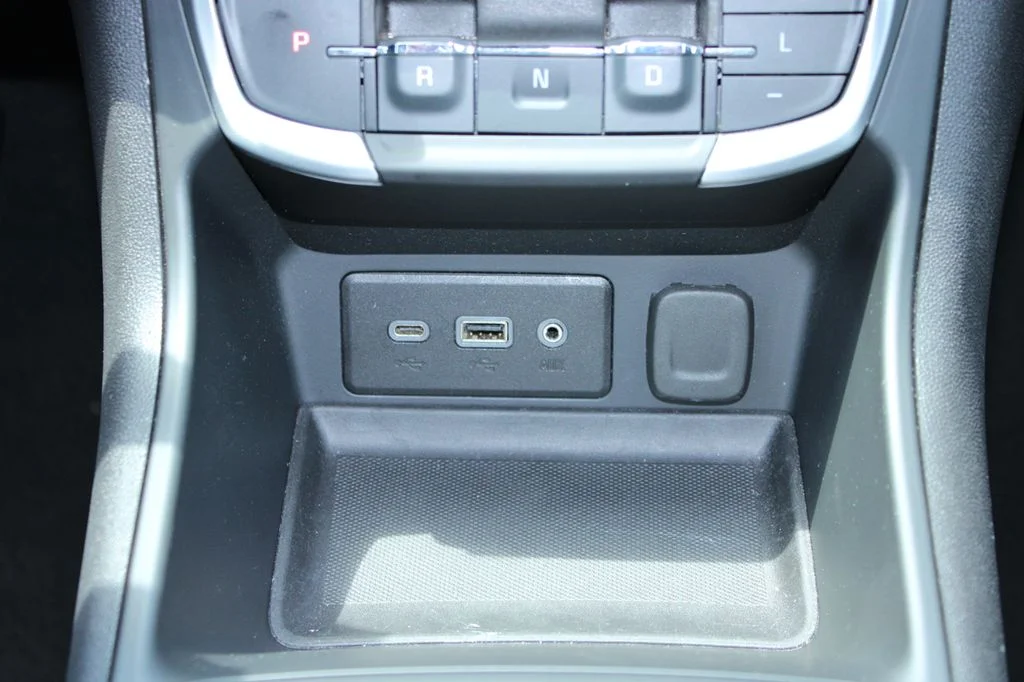 Used 2024 Summit White GMC SLE image 22