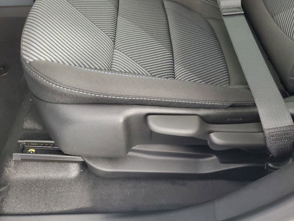 New 2027 Summit White Chevrolet LT image 28
