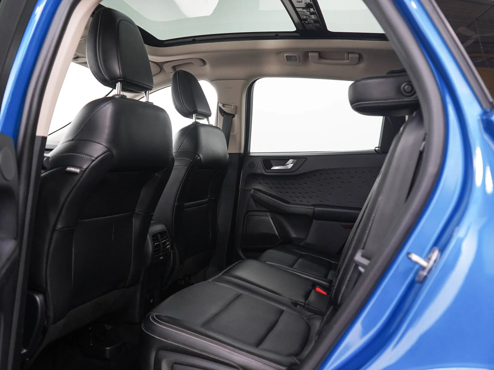 Used 2020 Blue Ford Titanium image 17